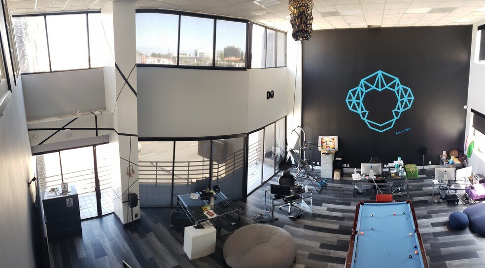 More Photos Of 18580 Ventura Blvd, Tarzana Loft Creative Space For Lease