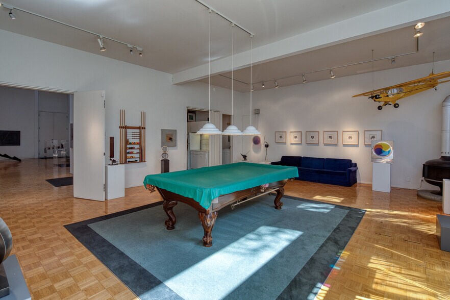 More Photos Of 250 Dore St, San Francisco Light Distribution For Sale