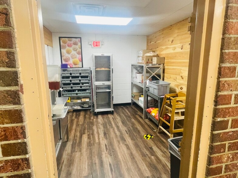 More Photos Of 1725 N Limestone St, Gaffney Restaurant For Sale