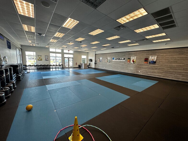 More Photos Of 6950 Park Blvd, Pinellas Park Storefront Retail Office For Lease