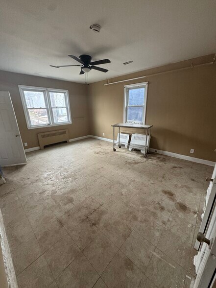 More Photos Of 2449 Shirley Ave, Baltimore Flex For Sale