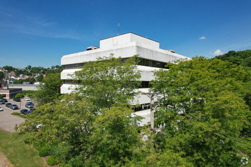 More Photos Of 102 Broadway St, Carnegie Office For Lease