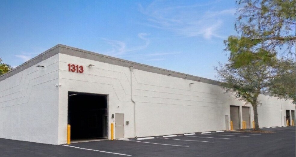 Primary Photo Of 1313 NW 65th Pl, Fort Lauderdale Warehouse For Lease