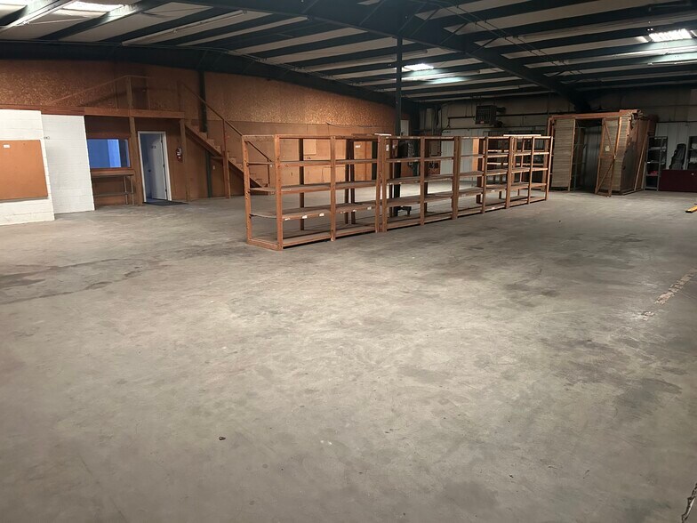 More Photos Of 444 Drake St, Statesville Warehouse For Lease