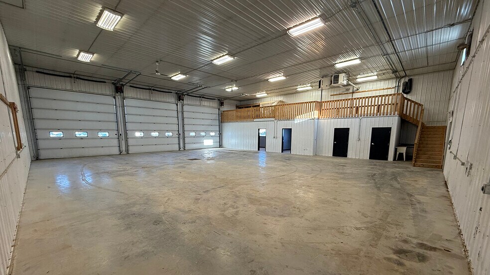 More Photos Of 51 Matheson Pkwy, Sunnyside Industrial For Lease