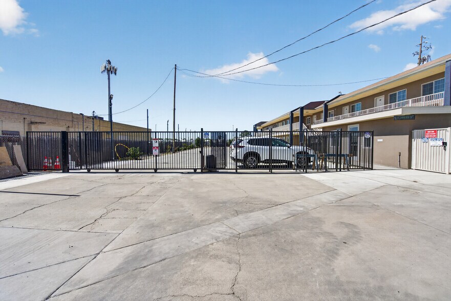 More Photos Of 2111 Whitley Ave, Corcoran Hotel For Sale