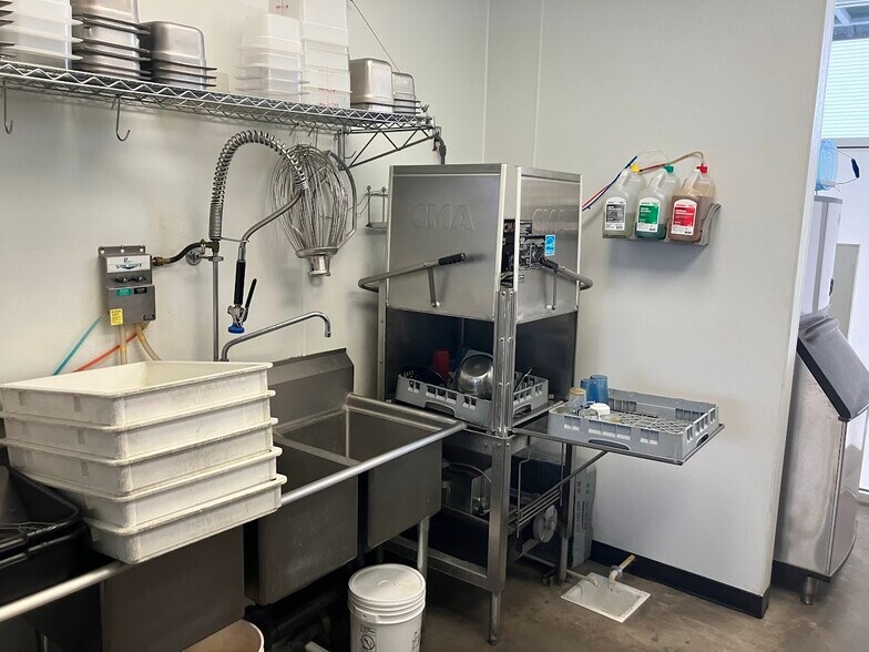 More Photos Of 12928 E Mansfield Ave, Spokane Valley General Retail For Lease