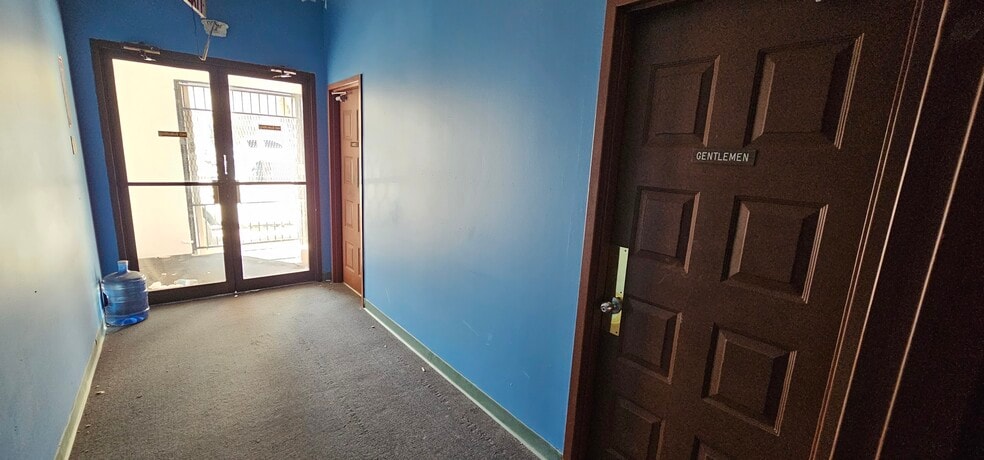 More Photos Of 202 N Federal Hwy, Lake Worth Restaurant For Sale