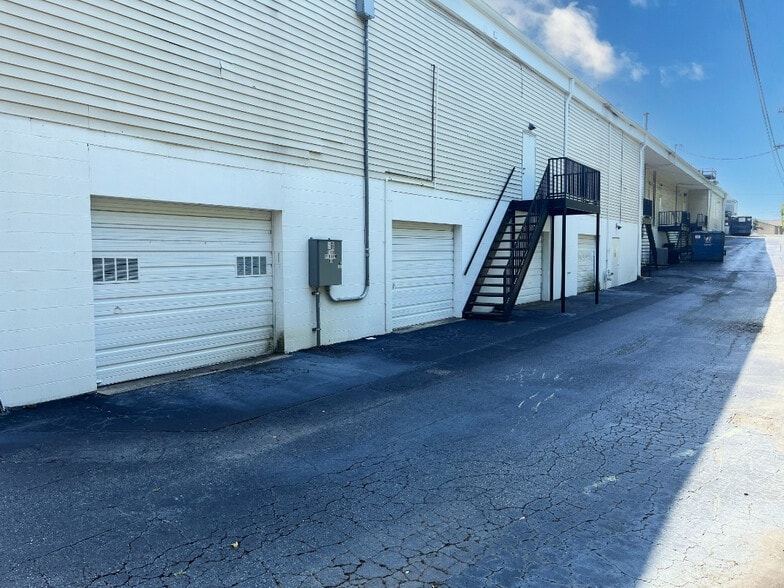 More Photos Of 115 Pelham Rd, Greenville Unknown For Lease