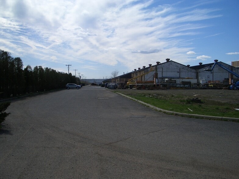 More Photos Of 900 Port Reading Ave, Port Reading Warehouse For Lease