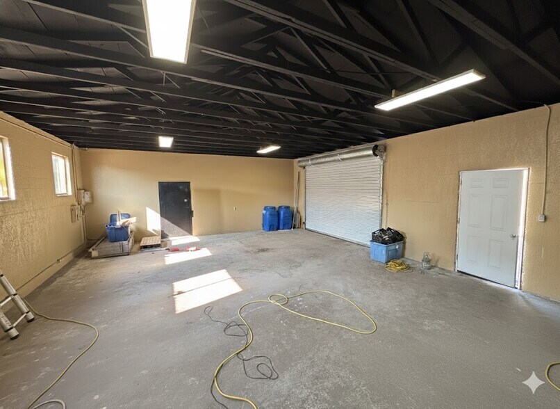 More Photos Of 1714 S Combee Rd, Lakeland Manufacturing For Sale