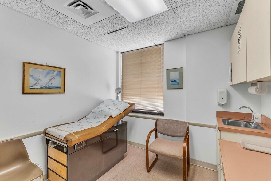 More Photos Of 125 E Broad St, Elyria Office For Sale