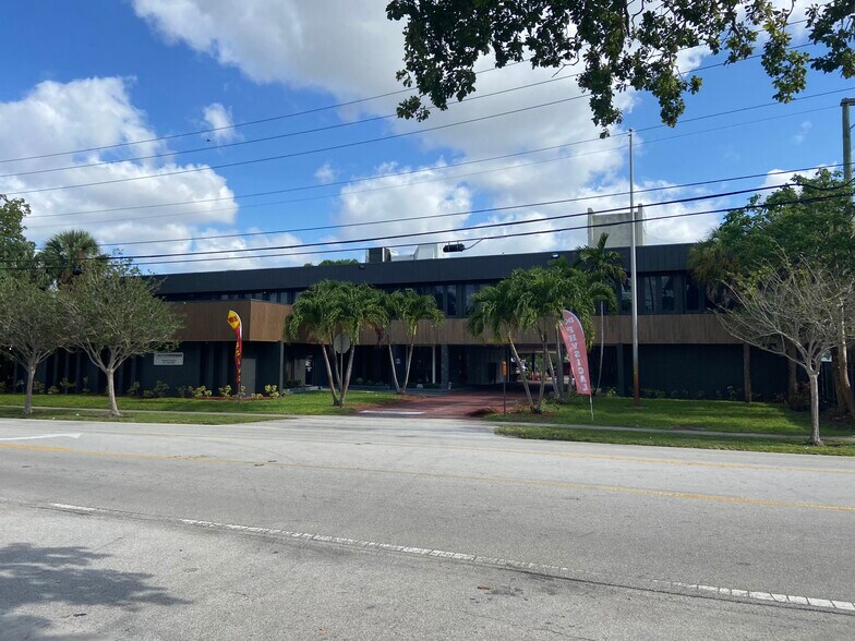 More Photos Of 4121-4141 NW 5th St, Plantation Medical For Sale