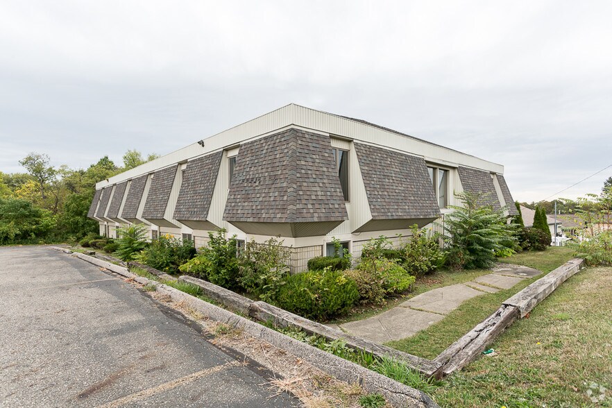 Primary Photo Of 2542 S Arlington Rd, Akron Medical For Lease