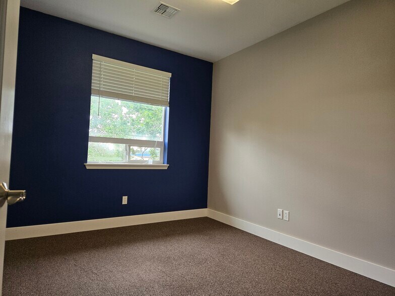 More Photos Of 568-578 N 5th Ave, Sequim Medical For Lease