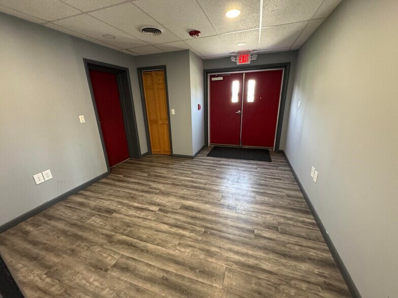 More Photos Of 205 Brick Kiln Rd, Winchester Warehouse For Lease