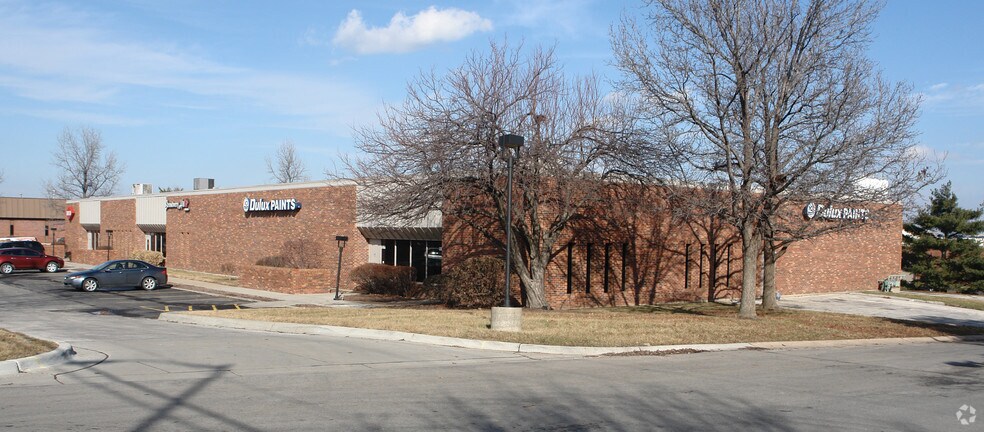 More Photos Of 8605-8619 Quivira Rd, Lenexa Light Distribution For Lease