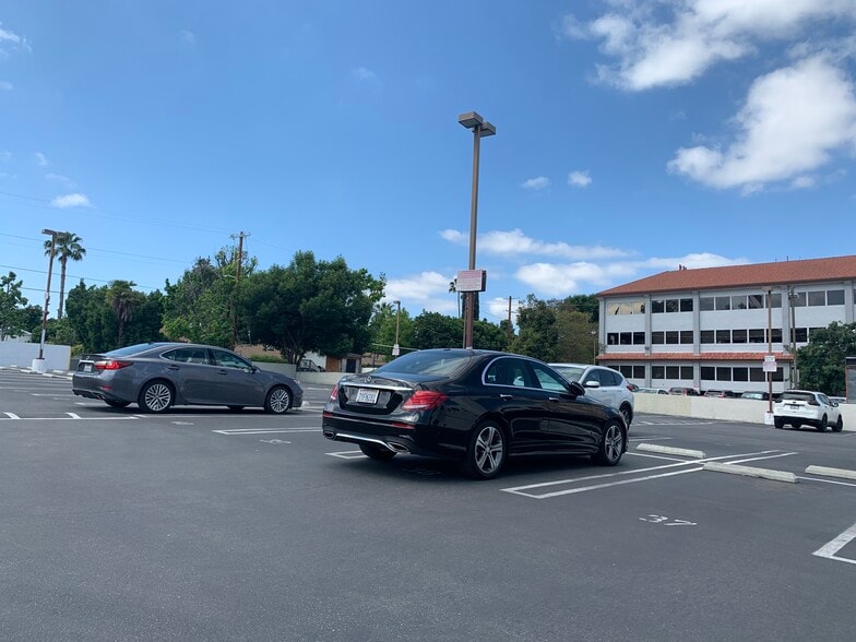 More Photos Of 19618-19620 Ventura Blvd, Tarzana Office For Lease