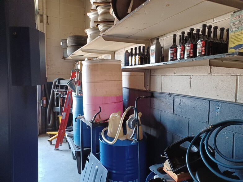 More Photos Of 1380 Wellington St W, Ottawa Auto Repair For Sale