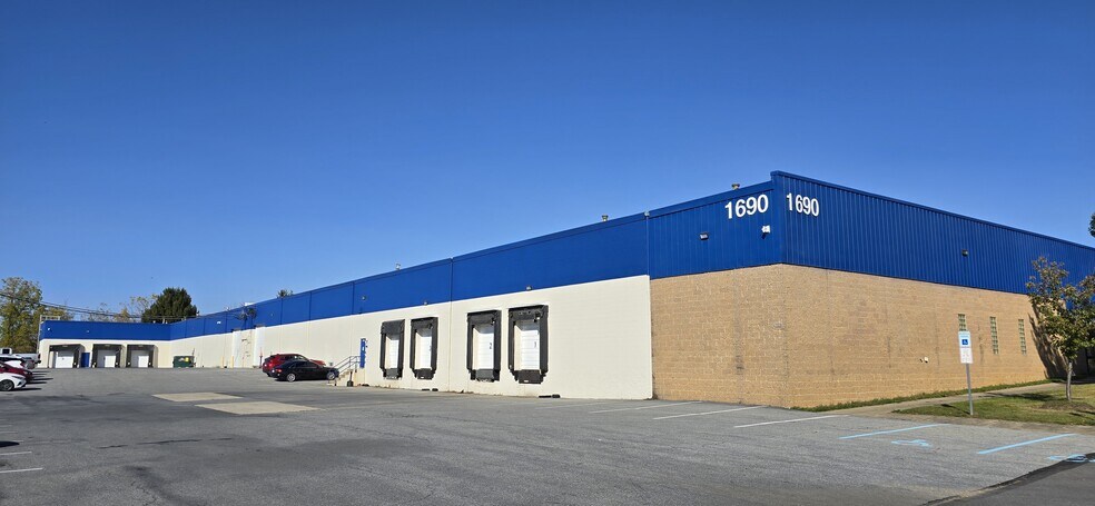More Photos Of 1690 E Race St, Allentown Warehouse For Lease