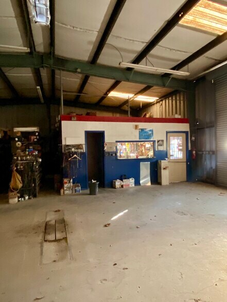 More Photos Of 1747 Highway 11 S, Picayune Auto Repair For Sale