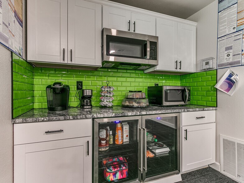 More Photos Of 2520 W I 44 Service Rd, Oklahoma City Coworking Space