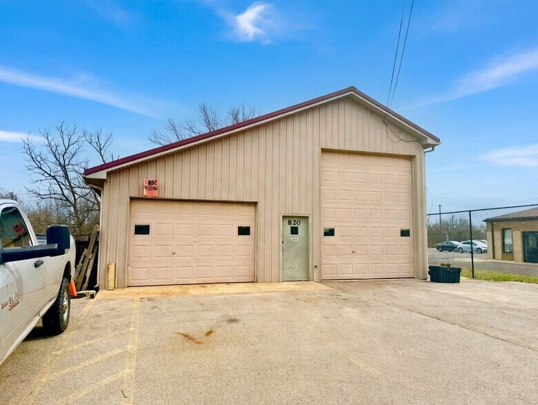 More Photos Of 808-810 Progress Dr, Farmington Office For Sale