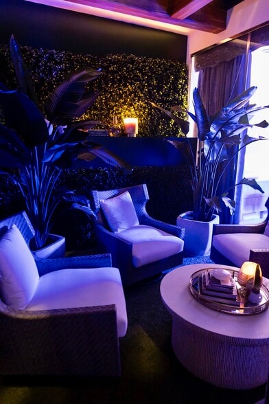 More Photos Of 22 E Elm St, Chicago Storefront Retail Office For Sale