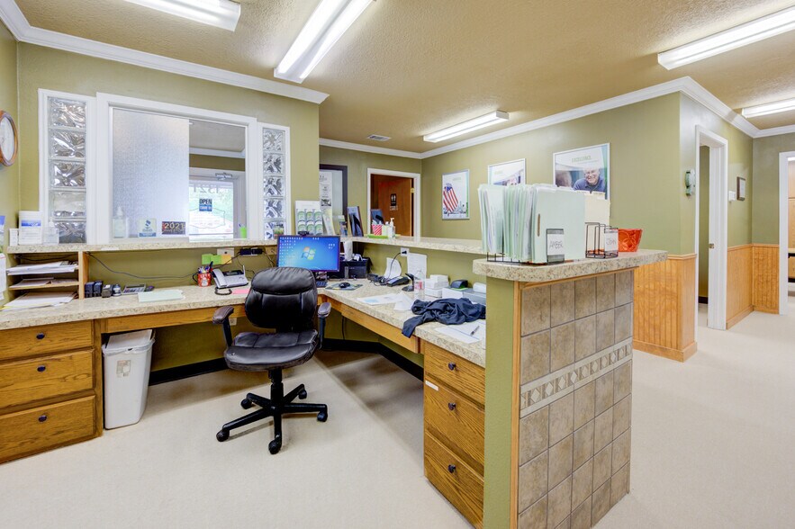 More Photos Of 1321 S John Redditt Dr, Lufkin General Retail For Sale