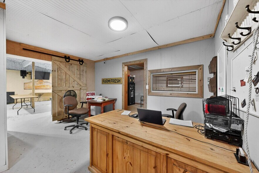 More Photos Of 700 E Main St, Richland Warehouse For Sale