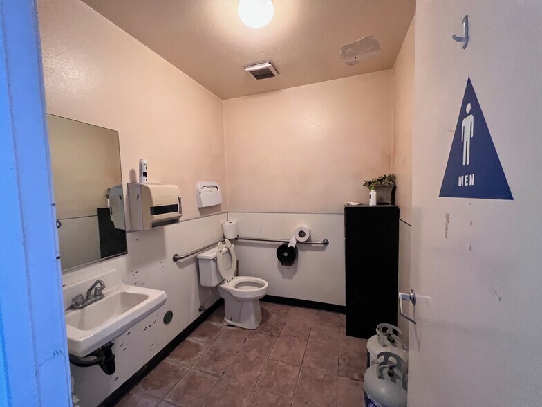 More Photos Of 1046 Calle Recodo, San Clemente Research And Development For Sale