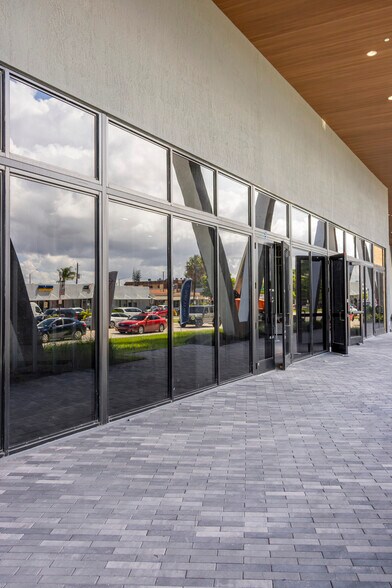 More Photos Of 17071 W Dixie Hwy, North Miami Beach Apartments For Lease