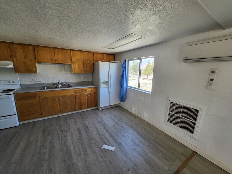 More Photos Of 521 Fairbanks St, Pahrump Self Storage For Sale