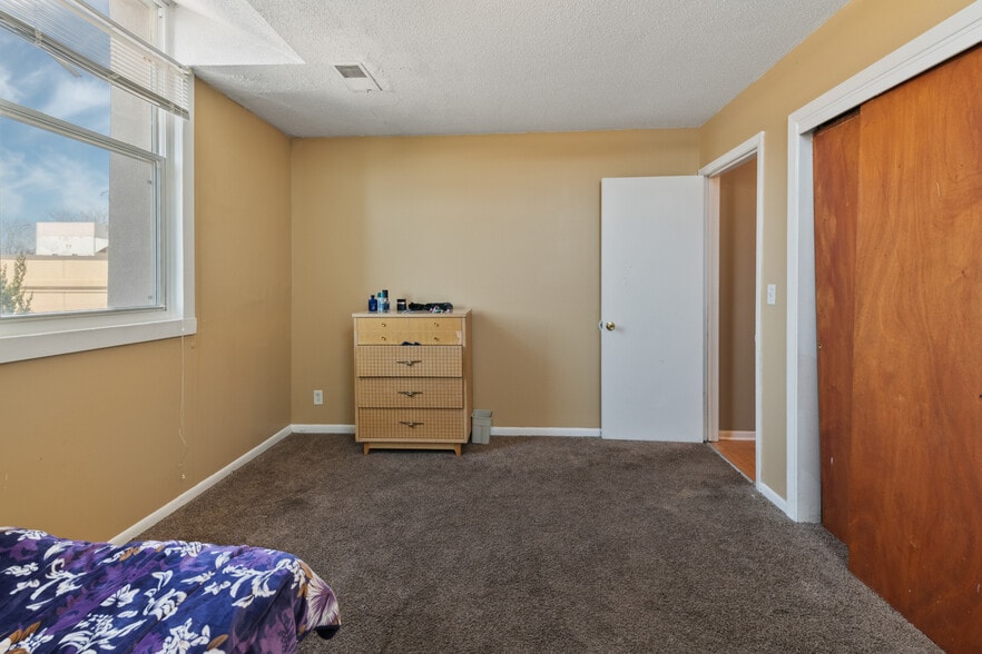 More Photos Of 2319 Vinton St, Omaha Office Residential For Sale