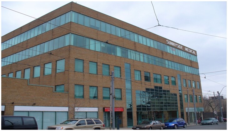More Photos Of 27 Roncesvalles Ave, Toronto Medical For Lease