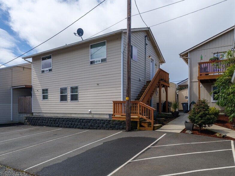 More Photos Of 3003 Highway 101 N, Gearhart Self Storage For Sale