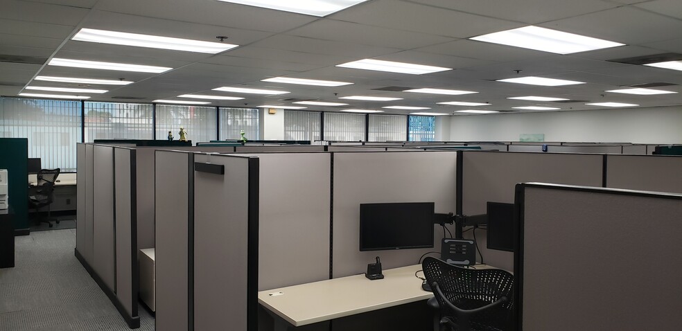 More Photos Of 7033 Owensmouth Ave, Canoga Park Office For Lease