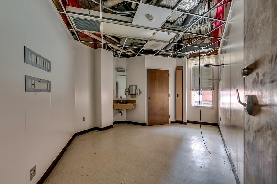 More Photos Of 1202 N Main St, Marion Assisted Living For Sale