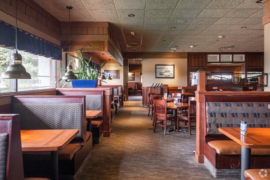 More Photos Of 4925 N Academy Blvd, Colorado Springs General Retail For Sale