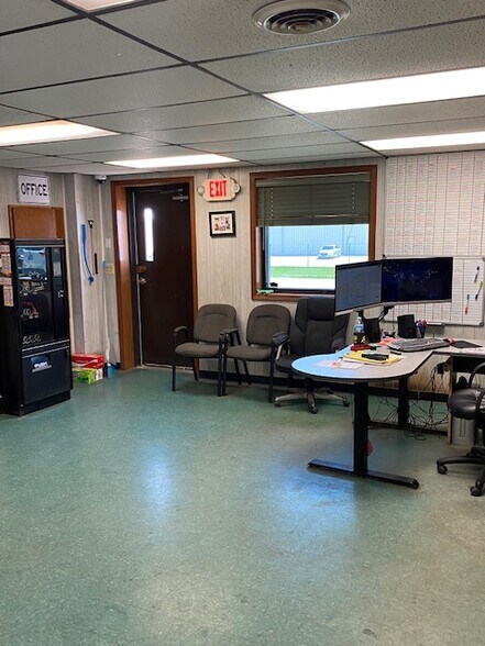 More Photos Of 600 Meyer Rd, Celina Flex For Lease