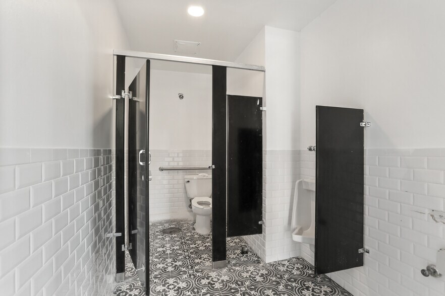 More Photos Of 2401 Saint Claude Ave, New Orleans Storefront Retail Residential For Sale