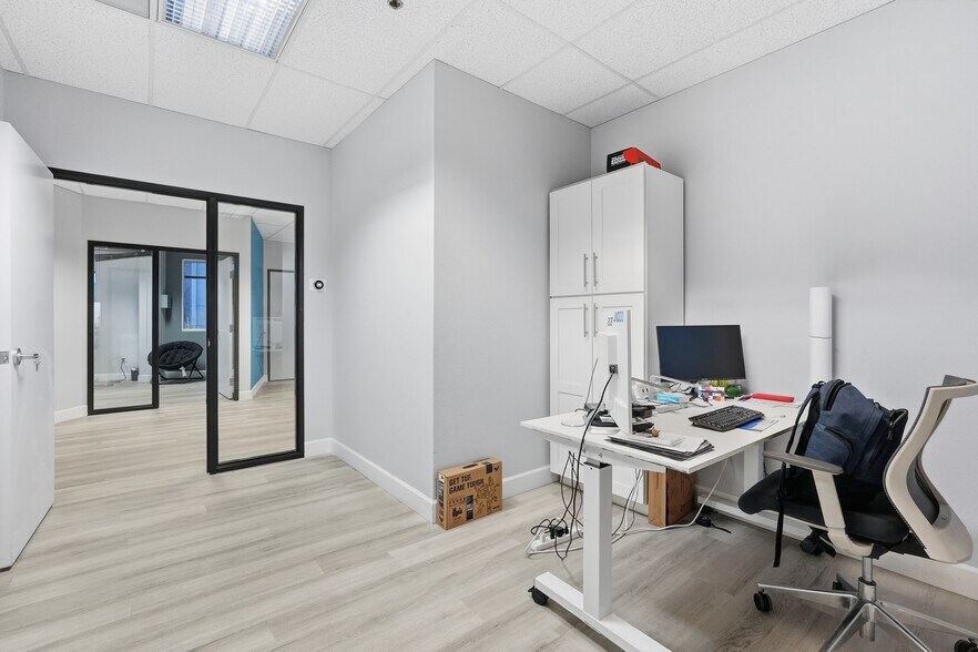 More Photos Of 3401 E Harbour Dr, Phoenix Light Manufacturing For Lease