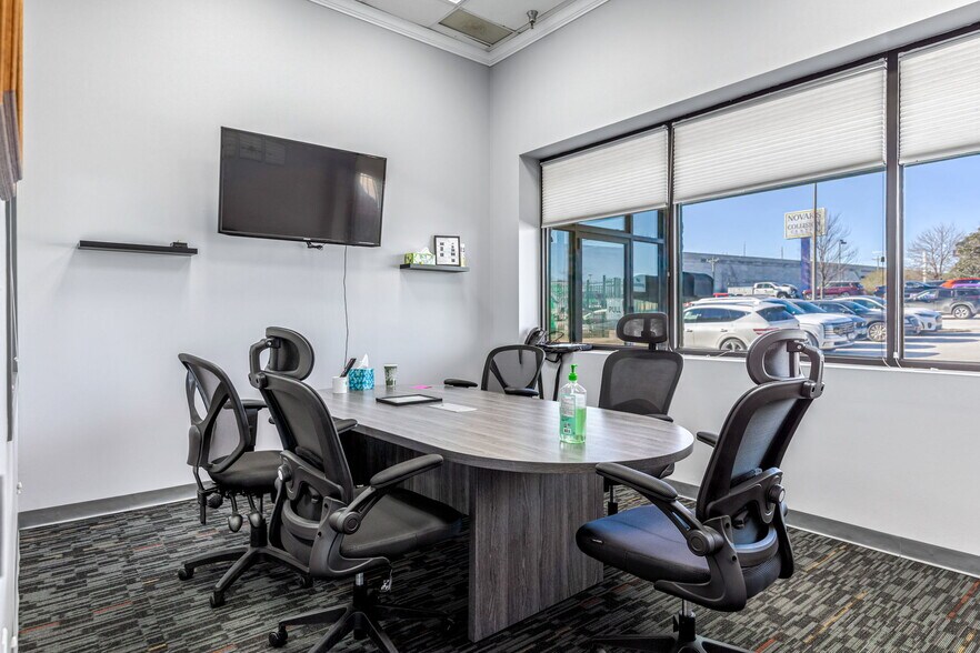 More Photos Of 4631 N Saint Peters Pky, Saint Peters Flex For Sale