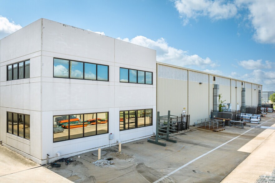 More Photos Of 5655 W Sam Houston Pky N, Houston Unknown For Lease