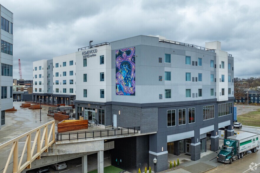 More Photos Of 200 W 3rd St, Newport Unknown For Lease