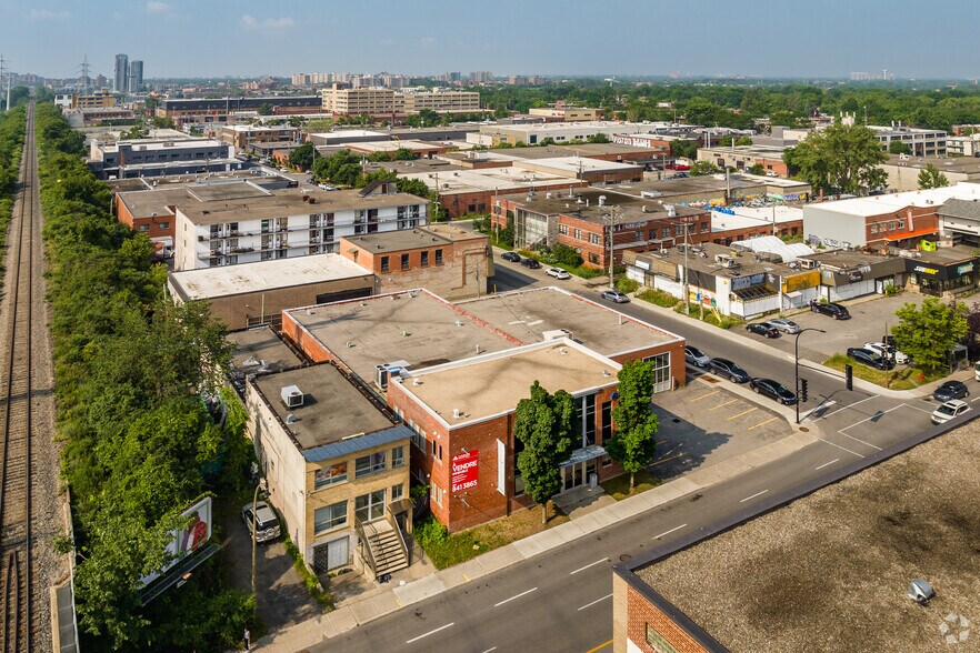 More Photos Of 9680 Boul Saint-Laurent, Montréal Office For Sale
