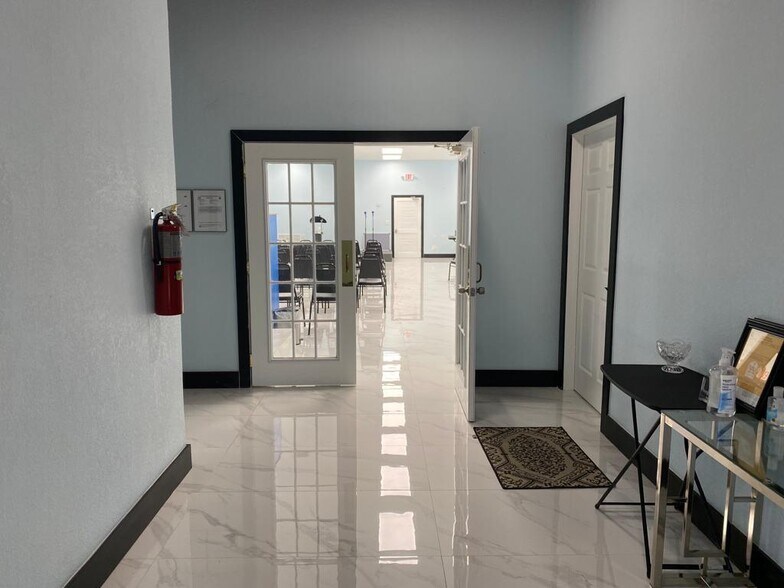 More Photos Of 17 NE 1st Rd, Homestead Storefront Retail Office For Sale