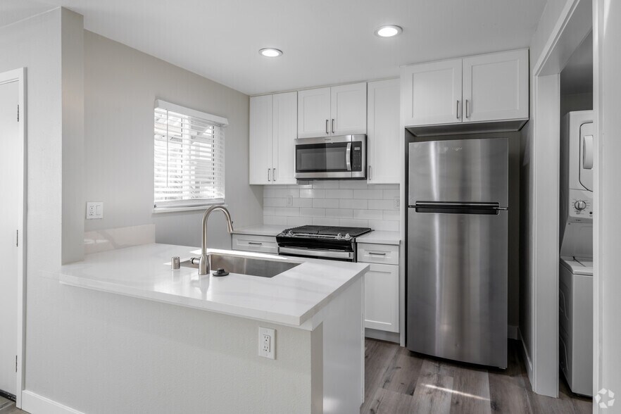 More Photos Of 2011-2013 Charle St, Costa Mesa Apartments For Sale