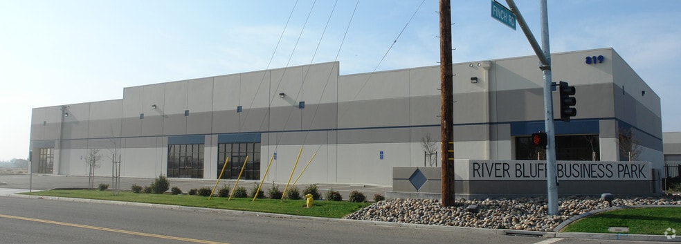 More Photos Of 819 Mariposa Rd, Modesto Distribution For Lease