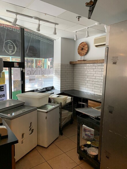 More Photos Of 44 N Queen St, Lancaster Apartments For Lease